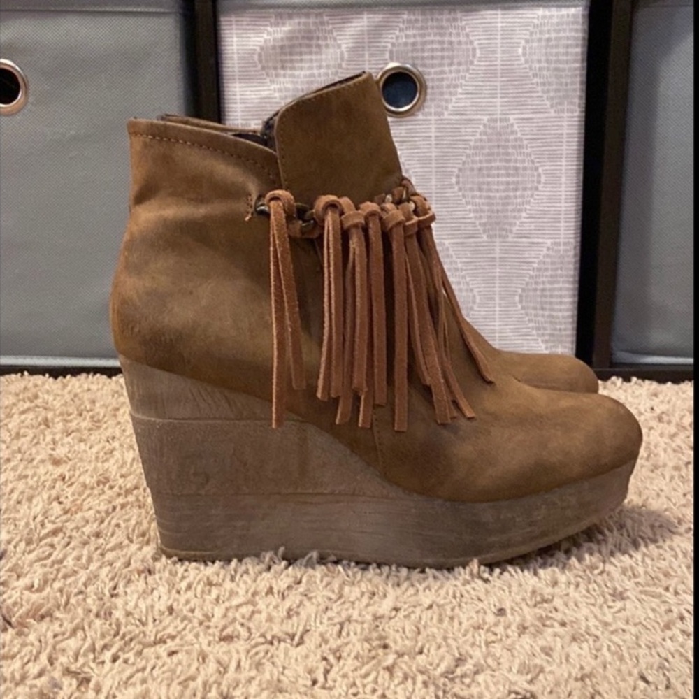Sbicca Vintage Collection, Brown Fringe Wedge Platform Booties. Size 10.
